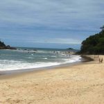 Sol e banho de mar na praia da praia branca