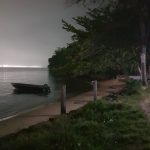 Noite na praia ao lado do camping A Toca da Garoupa