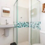 Banheiro Suíte Guaruça - A Toca da Garoupa - Prainha Branca, SP, Brasil