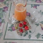 Café da manhã na A Toca da Garoupa, com suco de acerola natural
