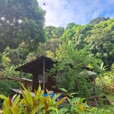 Vista da faixada da Cabana